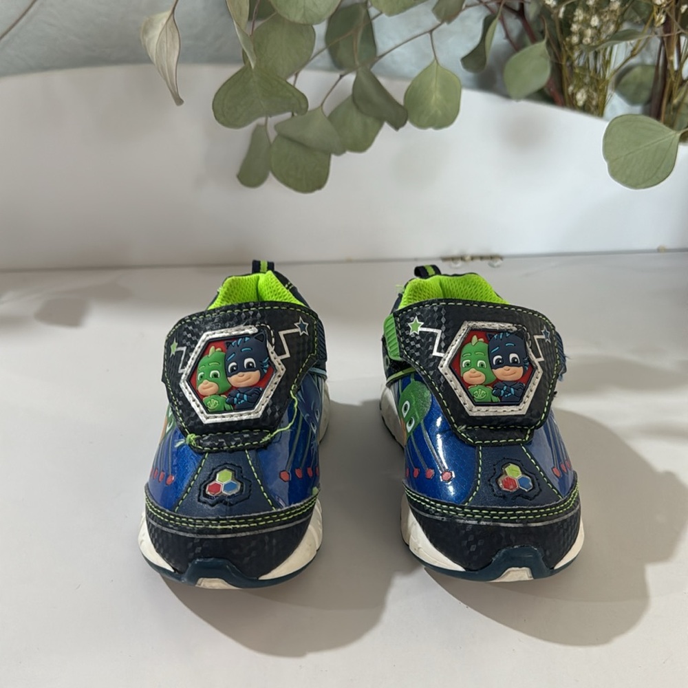 PJ Masks Boy's Cat Boy Light Up Athletic Shoes Size 7 Blue Green